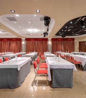 paradise-bay-resort-moses-hall-classroom-setup_7335179740_o