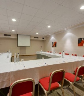 paradise-bay-resort-premier-lounge-conference-room_6885592480_o-min