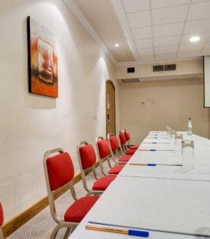 paradise-bay-resort-premier-lounge-conference-room_6885597254_o-min